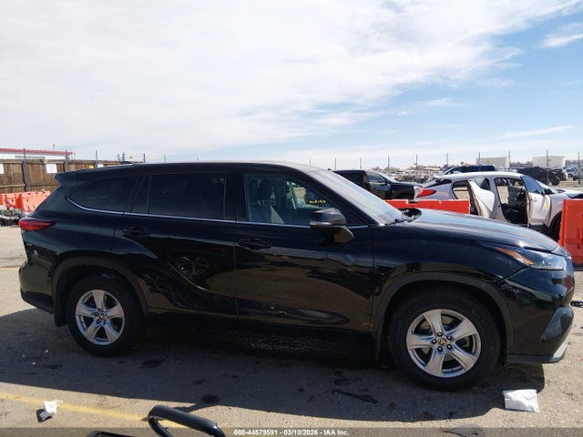 Продажа на аукционе авто 2021 Toyota Highlander Le, vin: 5TDBZRBH7MS523217, номер лота: 44579591