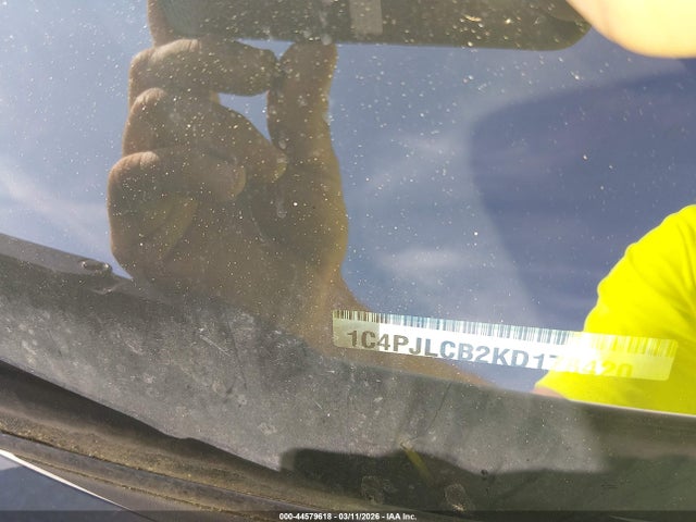 44579618 :رقم المزاد ، 1C4PJLCB2KD178420 vin ، 2019 Jeep Cherokee Latitude Fwd مزاد بيع