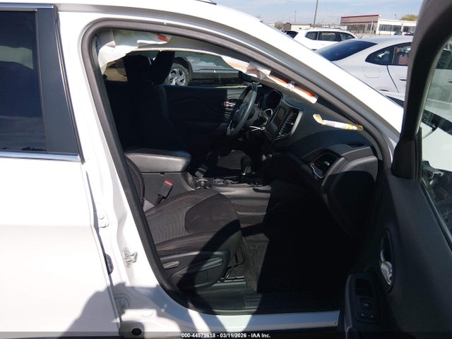 44579618 :رقم المزاد ، 1C4PJLCB2KD178420 vin ، 2019 Jeep Cherokee Latitude Fwd مزاد بيع