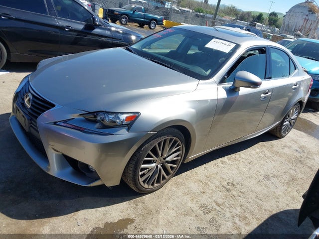 Lexus IS 200T 2016 JTHBA1D21G5018526 Image 2
