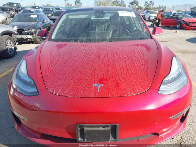 44579796 :رقم المزاد ، 5YJ3E1EBXJF187216 vin ، 2018 Tesla Model 3 Long Range/performance مزاد بيع