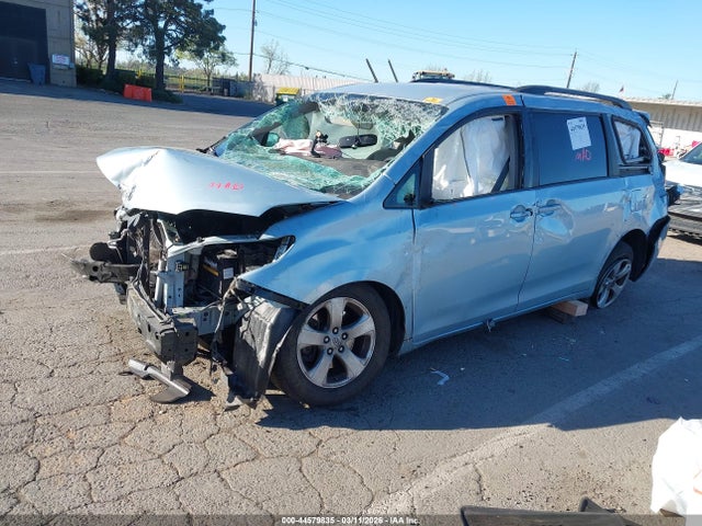 Toyota Sienna Le 8 Passenger 2017 5TDKZ3DC5HS842085 Image 2