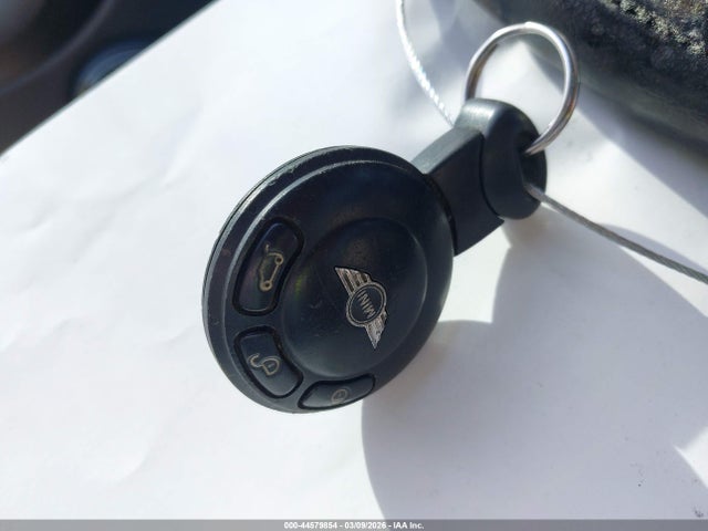 2010 MINI COOPER WMWMF3C52ATU79611 Photo 10