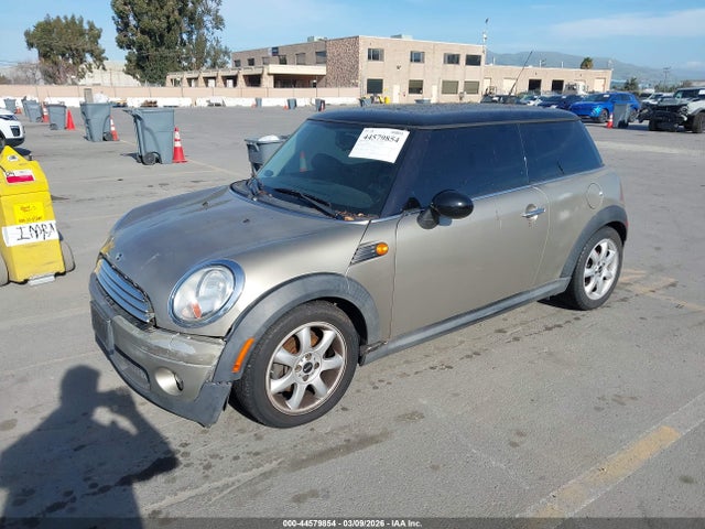 2010 MINI COOPER WMWMF3C52ATU79611 Photo 1