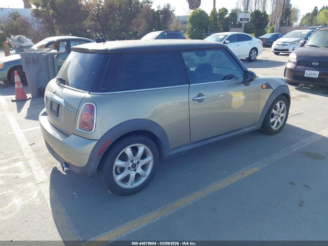 2010 MINI COOPER WMWMF3C52ATU79611 Photo 3