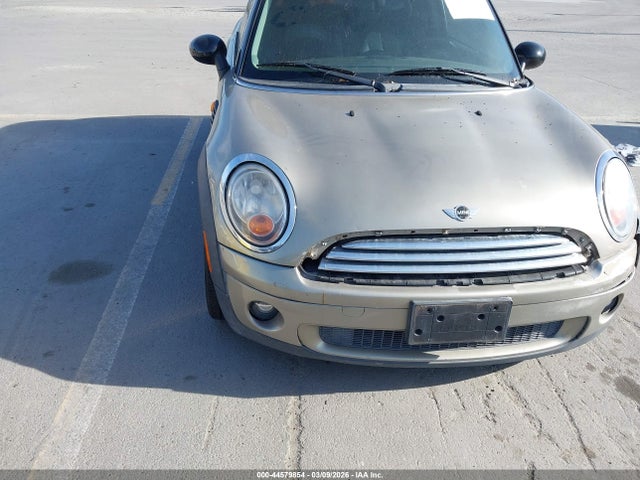 2010 MINI COOPER WMWMF3C52ATU79611 Photo 5