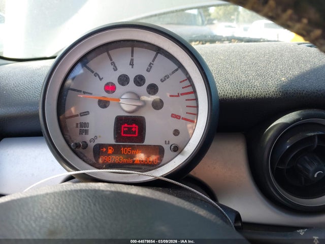 2010 MINI COOPER WMWMF3C52ATU79611 Photo 6