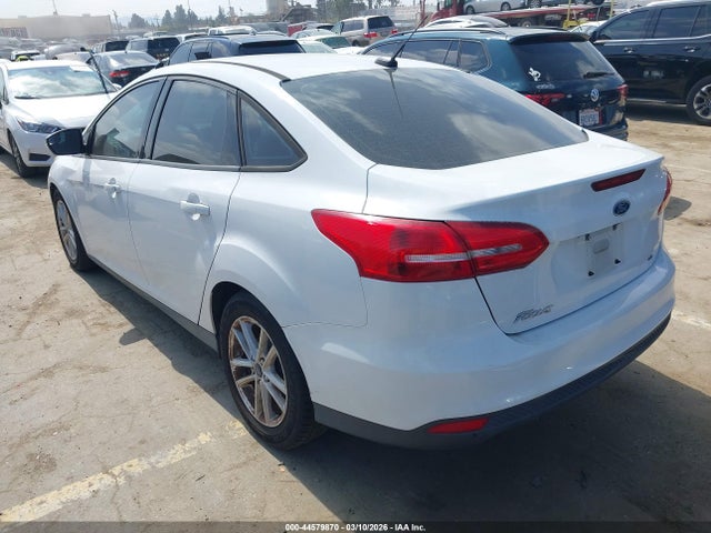 Ford FOCUS SE 2017 1FADP3F22HL304311 Image 3