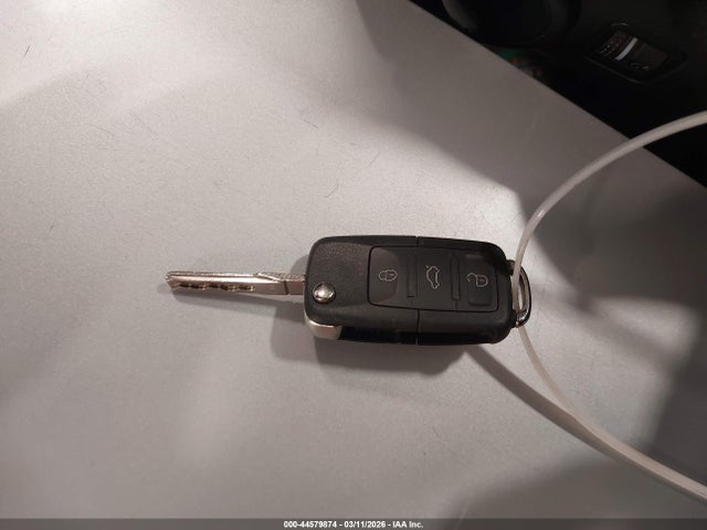 Aukcja sprzedaży 2010 Volkswagen New Beetle 2.5l Final Edition, vin: 3VWPW3AG9AM010032, numer aukcji: 44579874