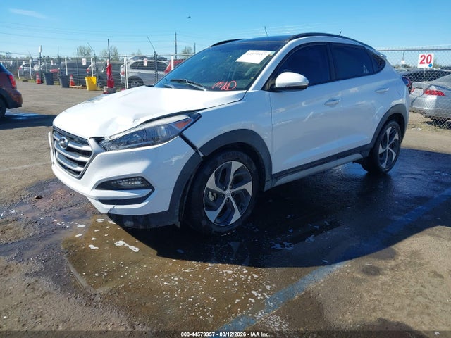 KM8J33A22HU566674 Hyundai Tucson Value