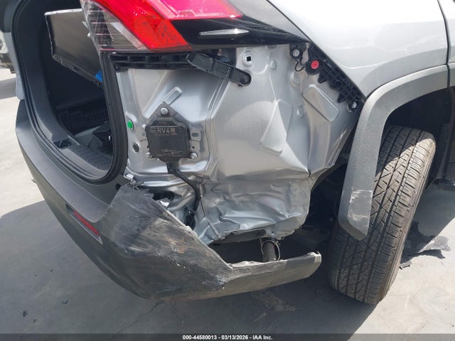 2T3K1RFV3SW385730 Toyota RAV4 LE