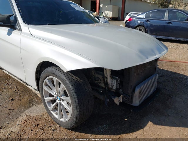 44580091 :رقم المزاد ، WBA8A3C38HK692965 vin ، 2017 Bmw 320i Xdrive مزاد بيع