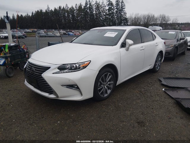 JTHBW1GG1H2145577 Lexus ES 300H
