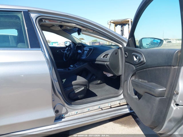 2016 CHRYSLER 200 1C3CCCAB2GN106568 Photo 4
