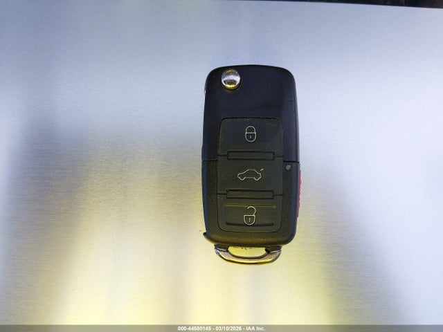 Продажа на аукционе авто 2010 Volkswagen New Beetle 2.5l Final Edition, vin: 3VWPW3AG0AM009464, номер лота: 44580145