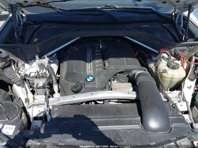 2018 BMW X5 5UXKR0C50J0X89403 Photo 9