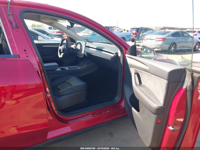 2024 TESLA MODEL Y 7SAYGDEF8RF158588 Photo 4