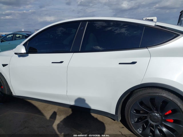 44580187 :رقم المزاد ، 7SAYGDEF6NF521156 vin ، 2022 Tesla Model Y Performance Dual Motor All-wheel Drive مزاد بيع