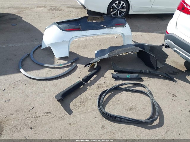 44580187 :رقم المزاد ، 7SAYGDEF6NF521156 vin ، 2022 Tesla Model Y Performance Dual Motor All-wheel Drive مزاد بيع