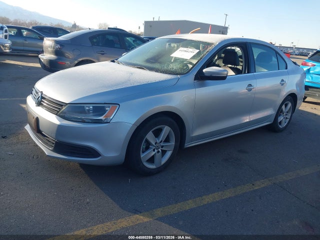 2013 Volkswagen Jetta 2.0l Tdi მანქანა იყიდება აუქციონზე, vin: 3VWLL7AJ6DM384001, აუქციონის ნომერი: 44580259