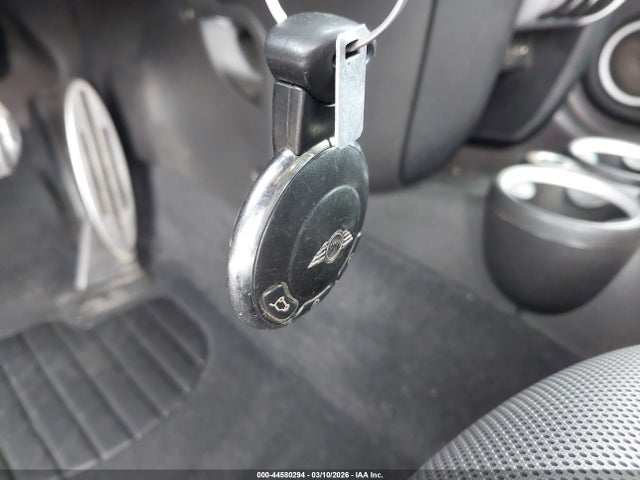 2010 MINI COOPER S WMWMF7C58ATX44359 Photo 10
