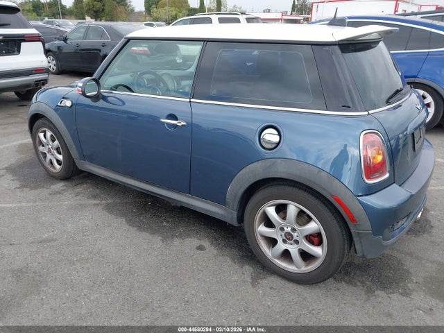 2010 MINI COOPER S WMWMF7C58ATX44359 Photo 2
