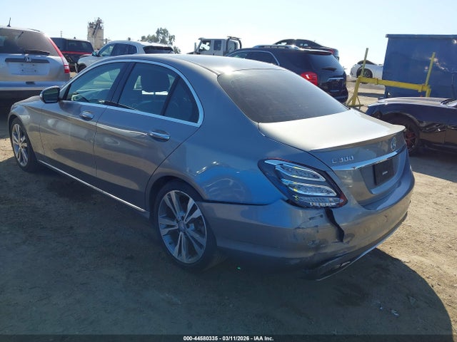 44580335 :رقم المزاد ، 55SWF4JBXFU075426 vin ، 2015 Mercedes-benz C 300 مزاد بيع