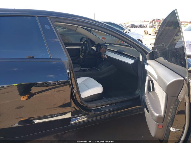 2021 TESLA MODEL 3 5YJ3E1EC6MF037780 Photo 4