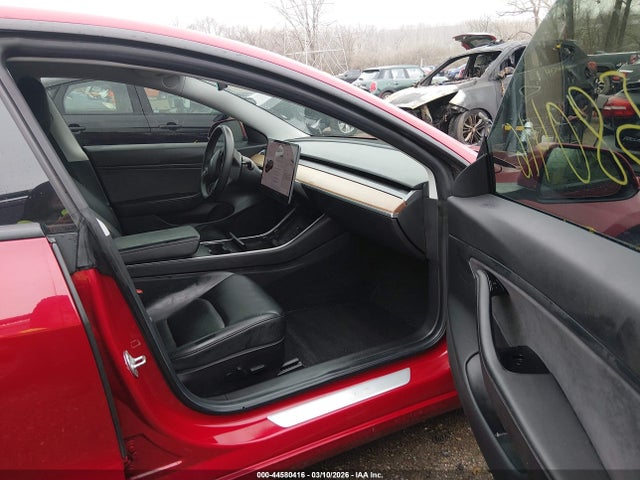 44580416 :رقم المزاد ، 5YJ3E1EB5KF387101 vin ، 2019 Tesla Model 3 Long Range/performance مزاد بيع