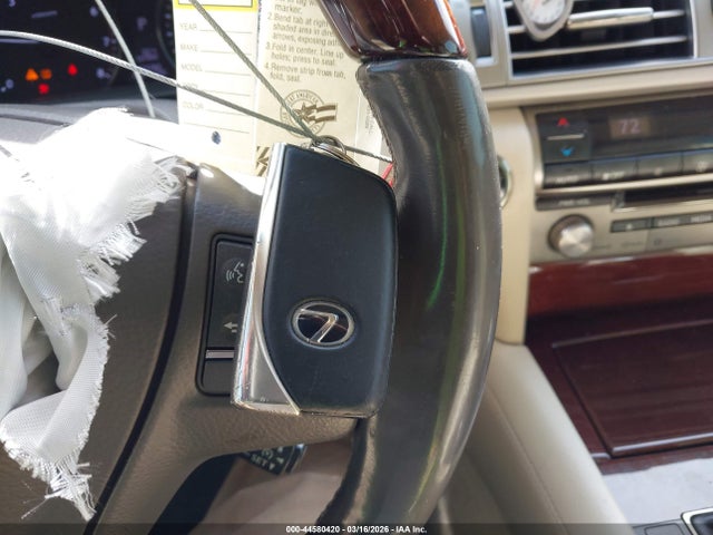 2016 LEXUS LS 460 JTHBL5EF4G5139702 Photo 10