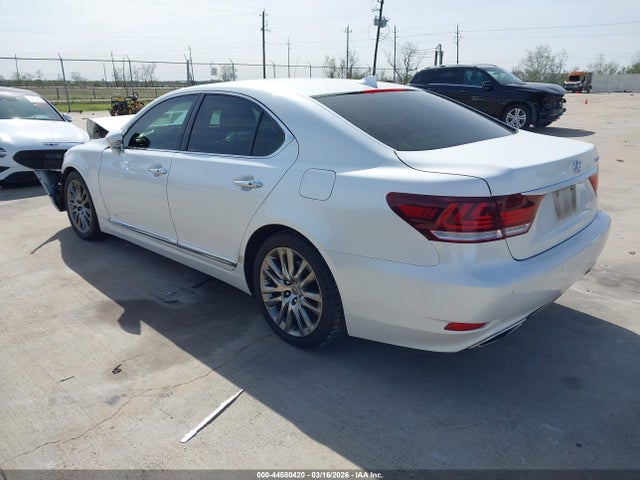 2016 LEXUS LS 460 JTHBL5EF4G5139702 Photo 2