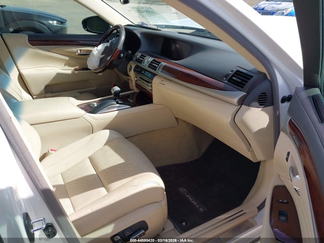 2016 LEXUS LS 460 JTHBL5EF4G5139702 Photo 4