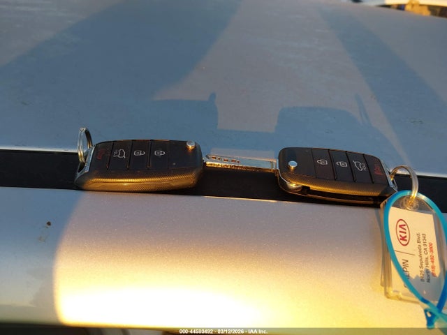 KNDCB3LC8H5060377 KIA NIRO FE