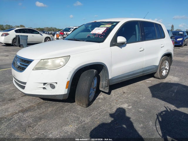44580577 :رقم المزاد ، WVGAV7AX9BW533454 vin ، 2011 Volkswagen Tiguan S مزاد بيع