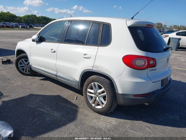 44580577 :رقم المزاد ، WVGAV7AX9BW533454 vin ، 2011 Volkswagen Tiguan S مزاد بيع