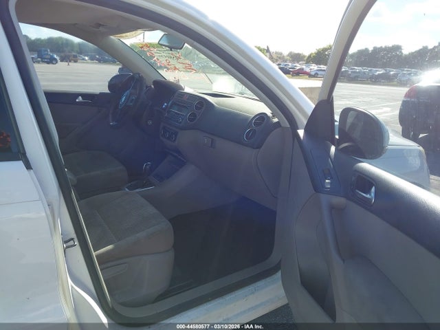 44580577 :رقم المزاد ، WVGAV7AX9BW533454 vin ، 2011 Volkswagen Tiguan S مزاد بيع