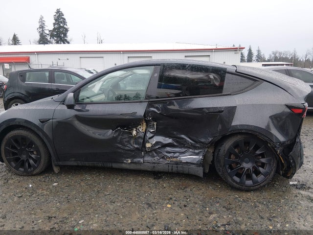 Продаж на аукціоні авто 2025 Tesla Model Y Long Range Dual Motor All-wheel Drive, vin: 7SAYGDEE7SF247825, номер лоту: 44580587