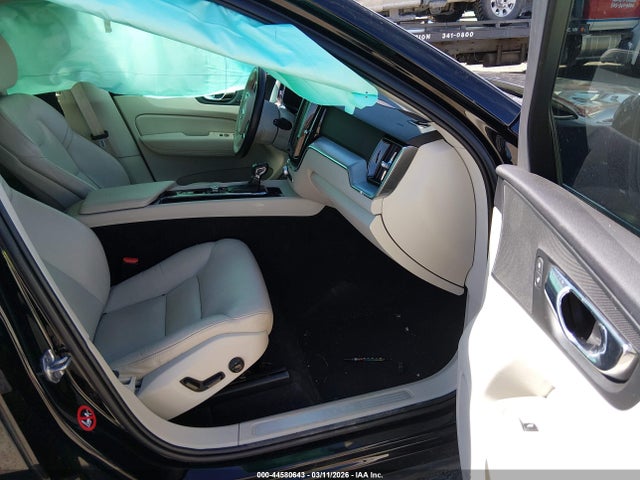 LYVA22RK7JB122325 Volvo Xc60 T6 Momentum