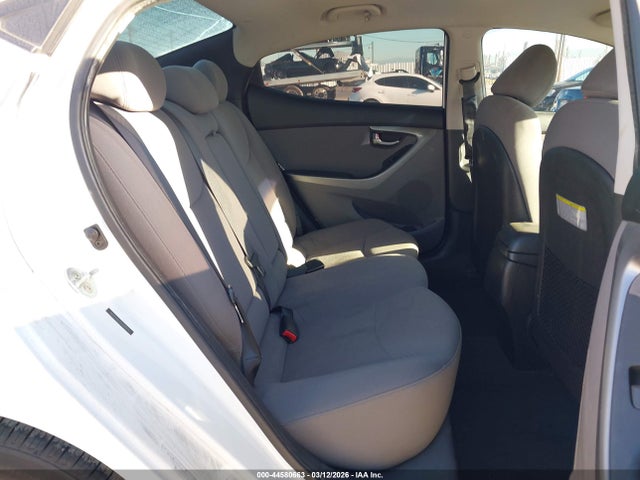 5NPDH4AE0FH593074 Hyundai ELANTRA SE