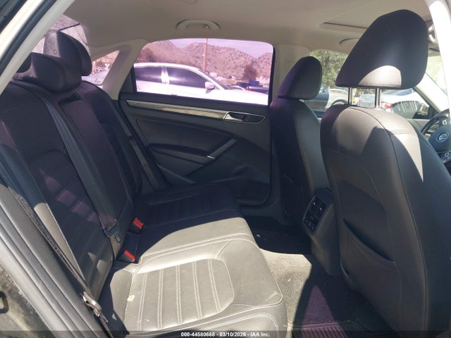 1VWCT7A32GC020942 Volkswagen Passat 1.8t Sel Premium