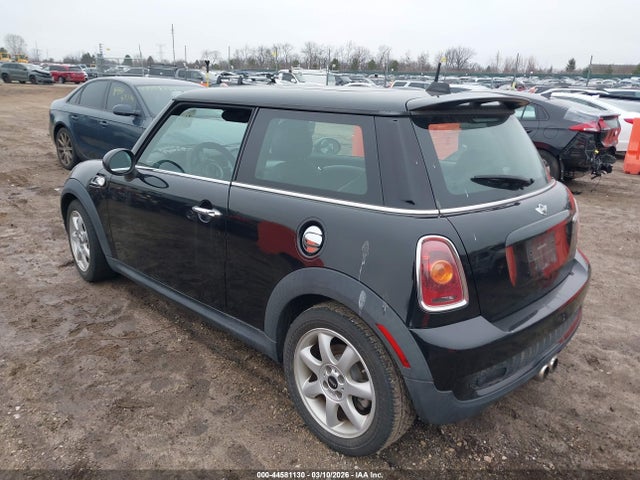 2009 MINI COOPER S WMWMF73599TW86497 Photo 2