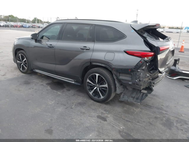 2022 TOYOTA HIGHLANDER 5TDLZRAH0NS131767 Photo 2