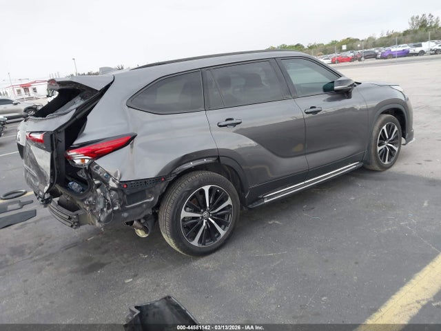 2022 TOYOTA HIGHLANDER 5TDLZRAH0NS131767 Photo 3