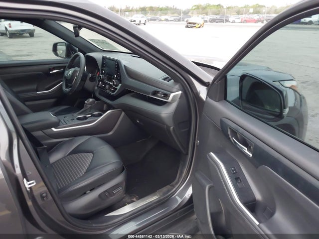2022 TOYOTA HIGHLANDER 5TDLZRAH0NS131767 Photo 4