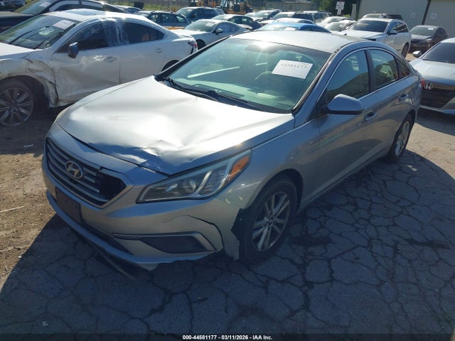 Hyundai Sonata 2016 5NPE24AF3GH395699 Image 2