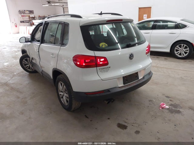 2016 VOLKSWAGEN TIGUAN WVGAV7AX3GW602954 Photo 2