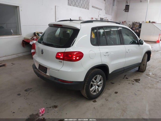2016 VOLKSWAGEN TIGUAN WVGAV7AX3GW602954 Photo 3