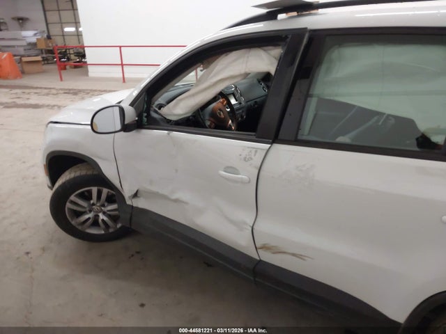 2016 VOLKSWAGEN TIGUAN WVGAV7AX3GW602954 Photo 5