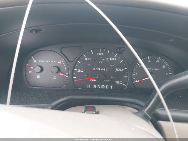 44581247 :رقم المزاد ، 1FAFP55211G228276 vin ، 2001 Ford Taurus Ses مزاد بيع