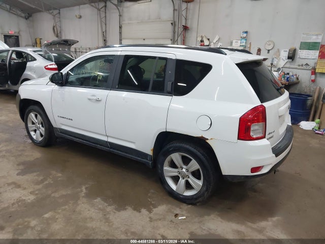 2011 JEEP COMPASS 1J4NF1FB2BD188660 Photo 2
